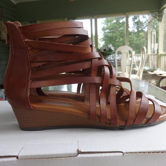 American Eagle women's strappy sandals size 6 1/2, brown with 1" wedge heels VGC - Picture 13 of 13